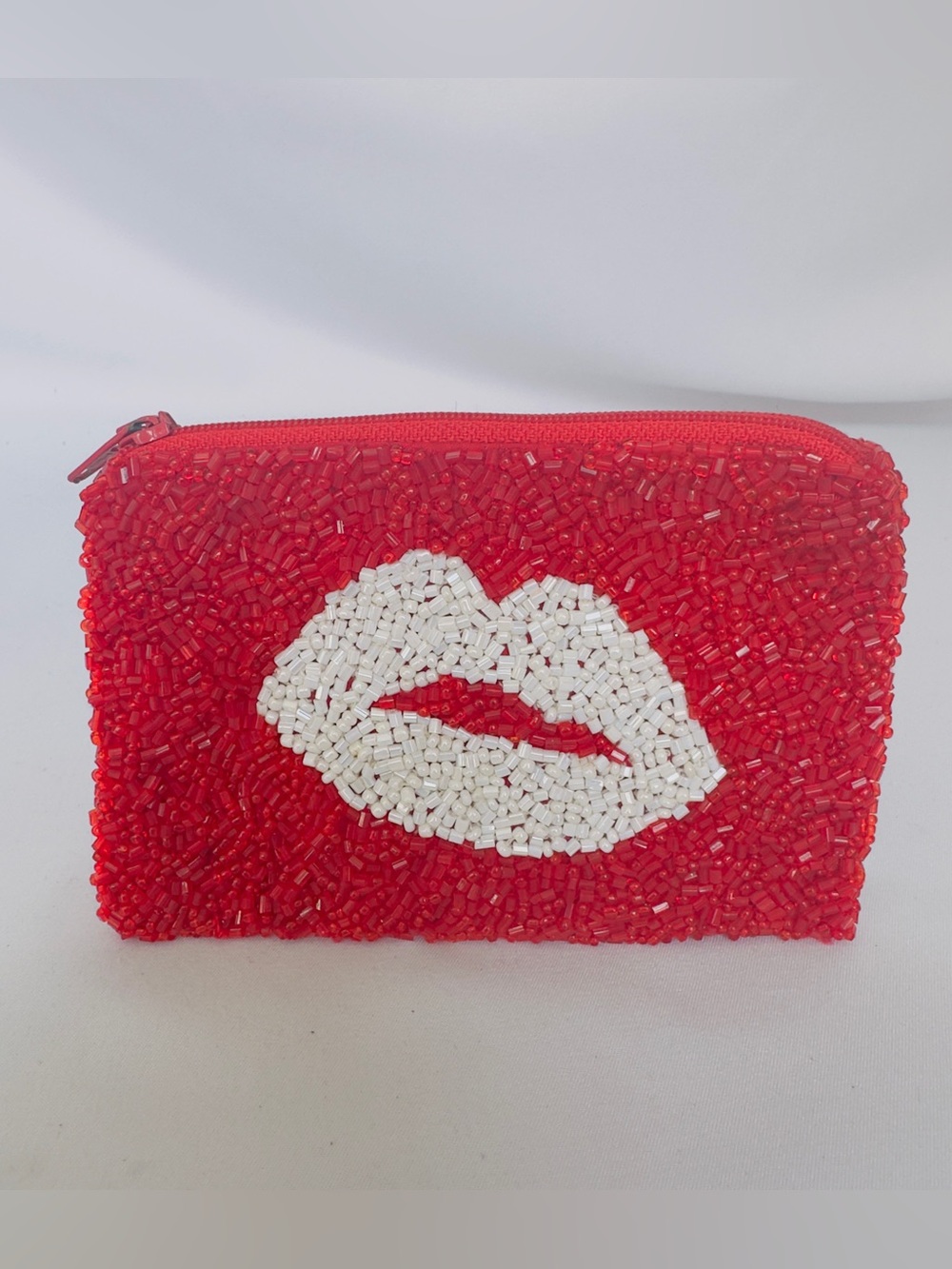 Moyna Coin Purse 100% Beaded Zipper Wallet with Red and White Bugle Beads Kiss